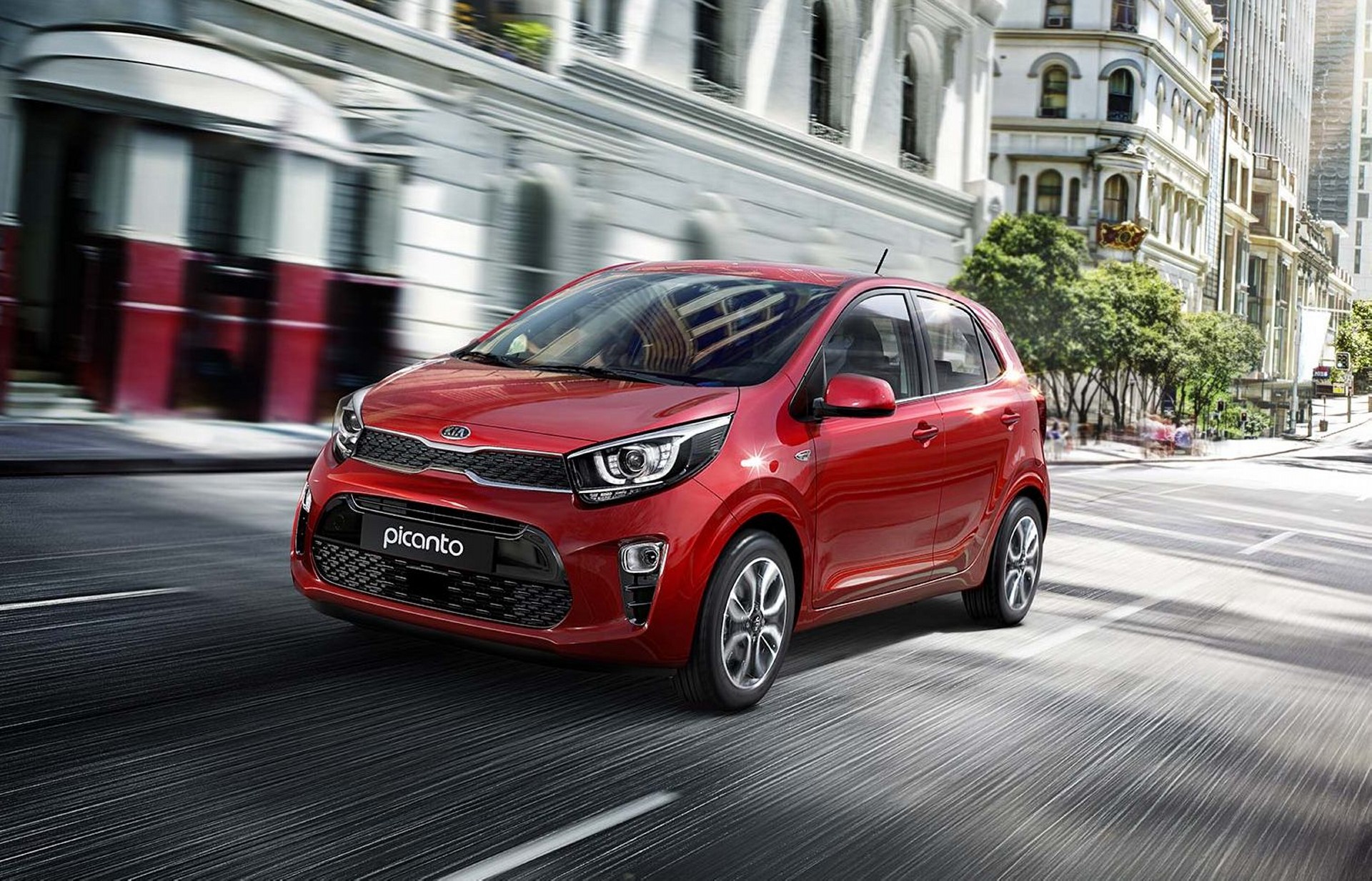 Kia picanto, vista tre quarti anteriore in movimento in città