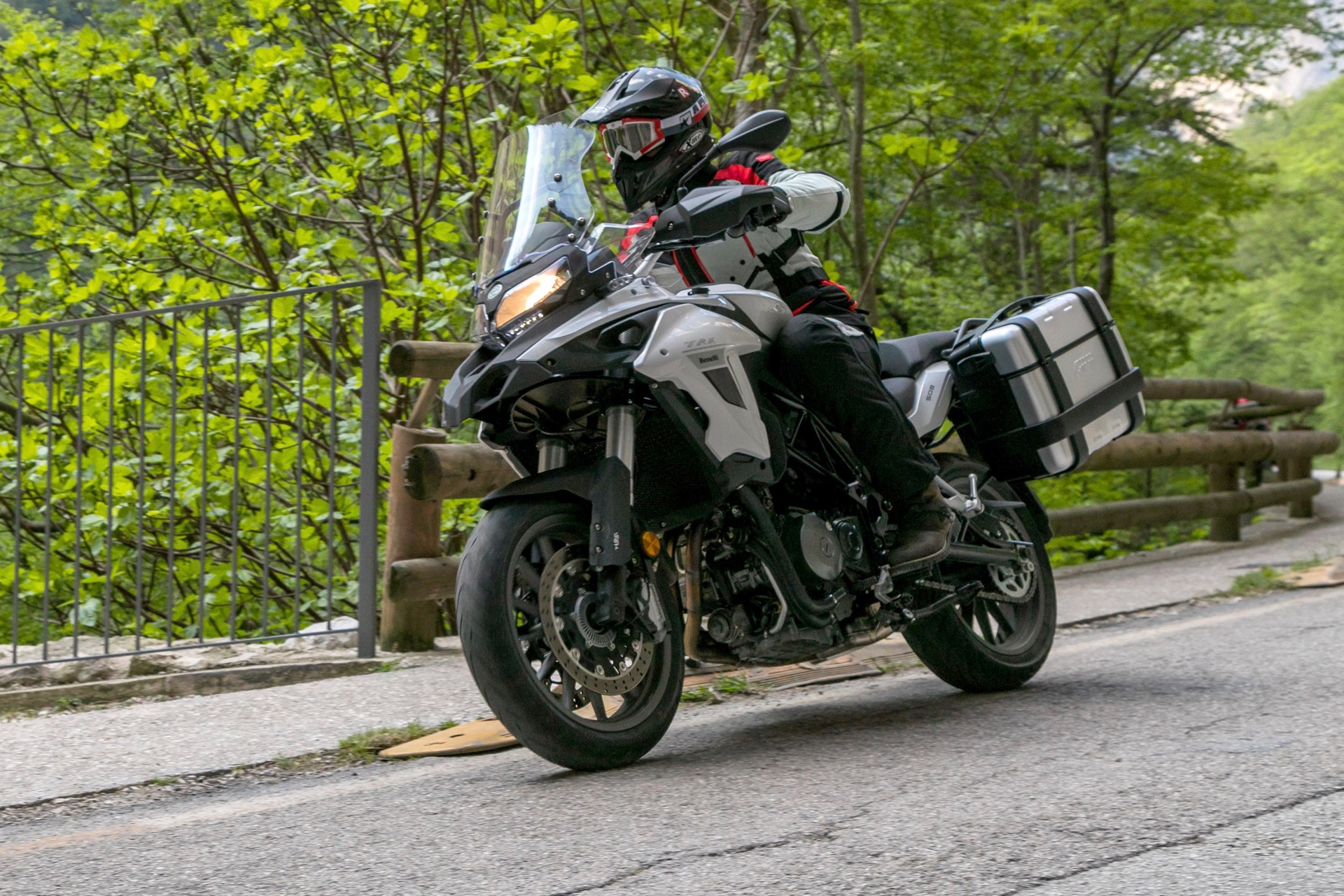 Benelli trk 502 con borse laterali