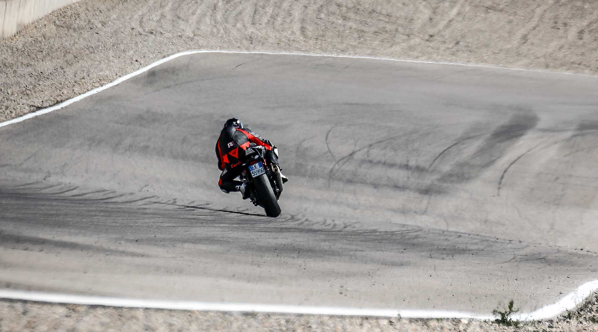 BMW S 1000 RR in derapata