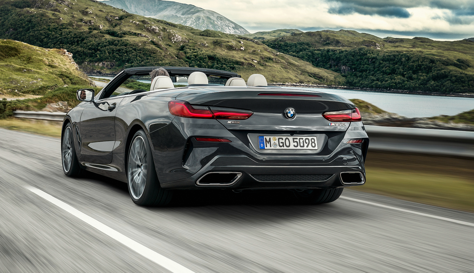 BMW M850i Cabrio vista posteriore