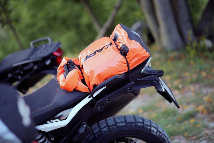 Confronto-Maxi-Enduro-21-KTM-1090-Adventure-R-008