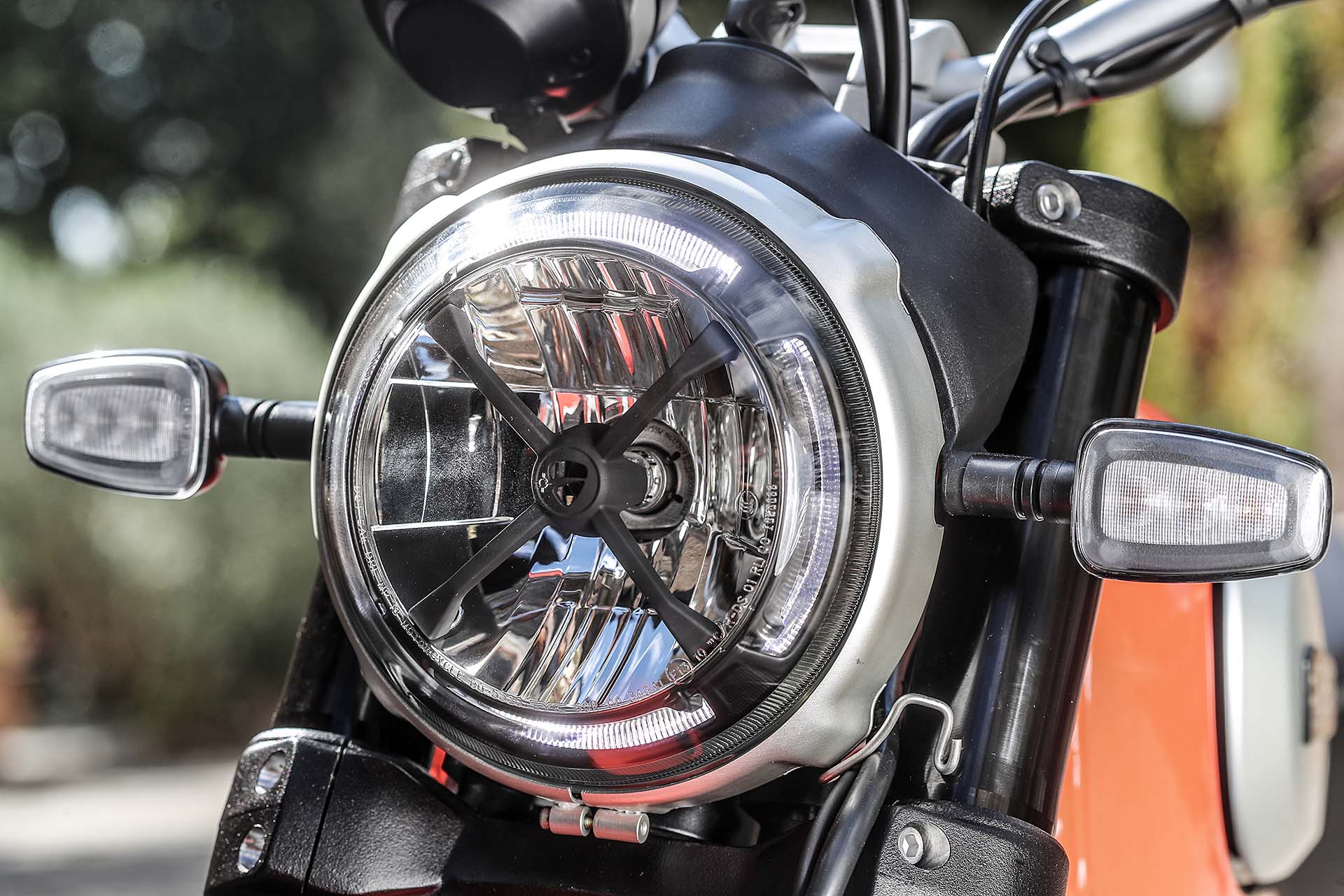 Ducati Scrambler 800 Icon 2019 faro