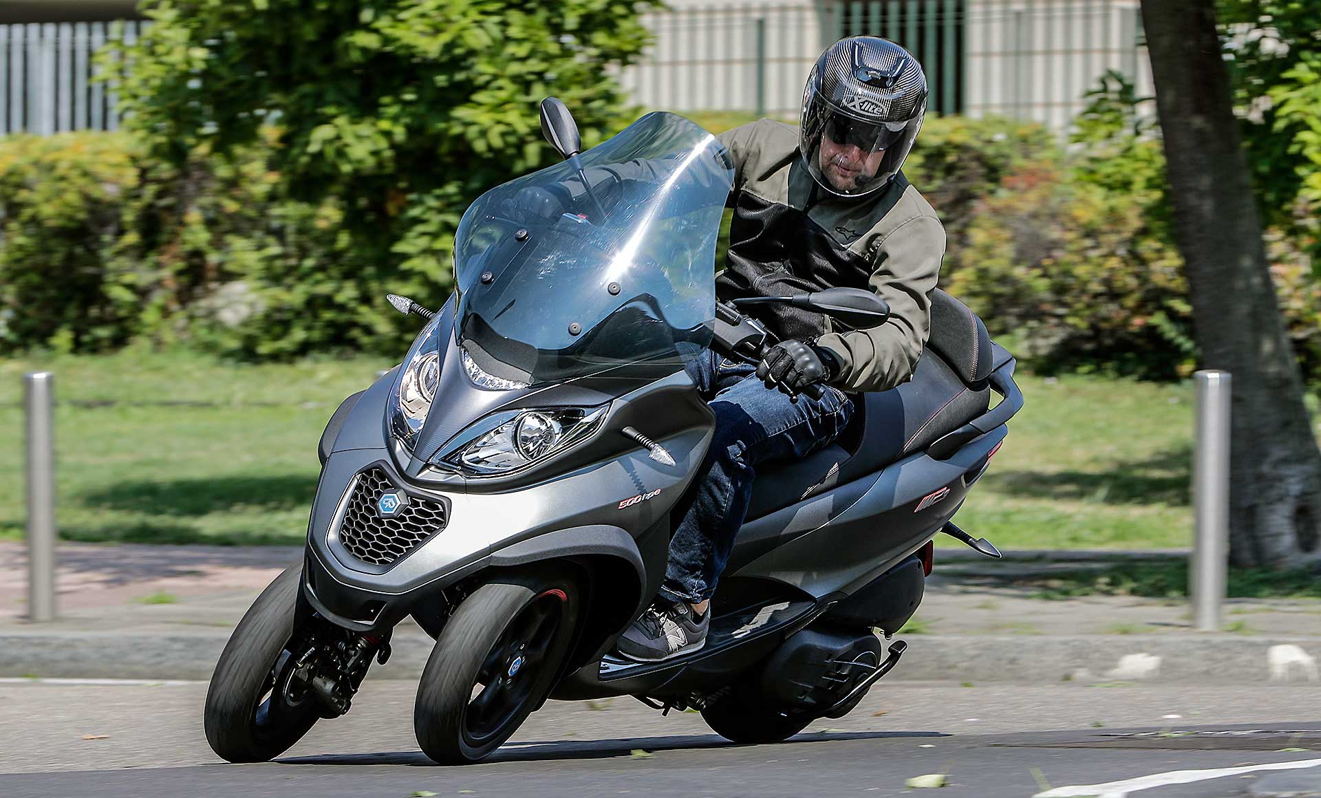 Piaggio MP3 500 2018 curva interna