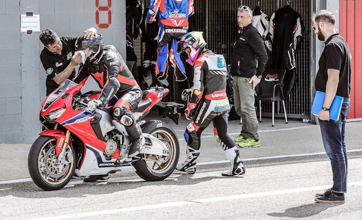 Comparativa-1000-2018-Honda-CBR1000RRFirebladeSP-028