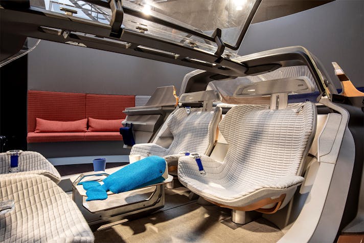 IL DESIGN VESTE IL FUTURO DI RENAULT: SYMBIOZ AL SALONE DEL MOBI