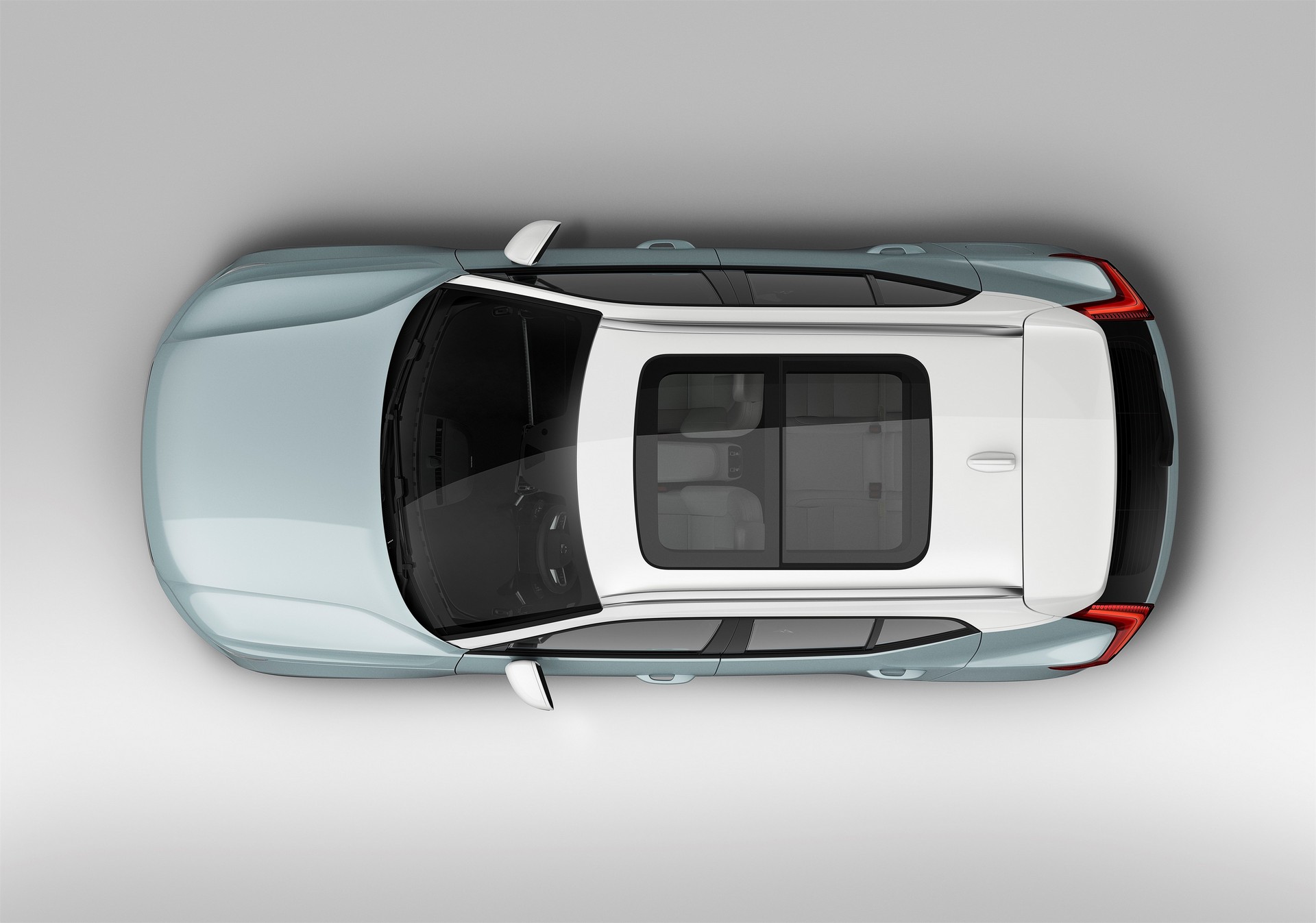 Volvo XC40 blu e nera milano movimento con tram