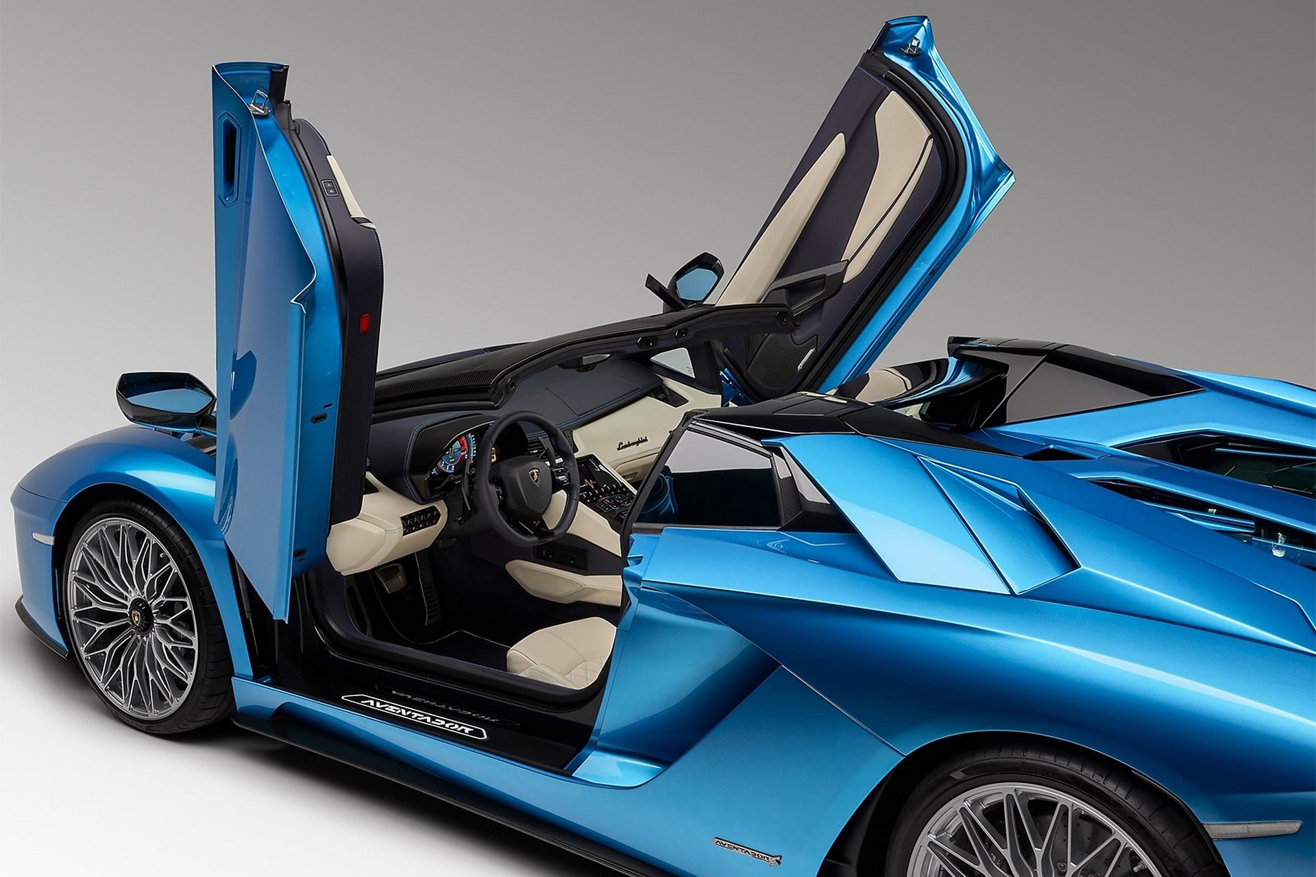 Lamborghini Aventador S Roadster interni