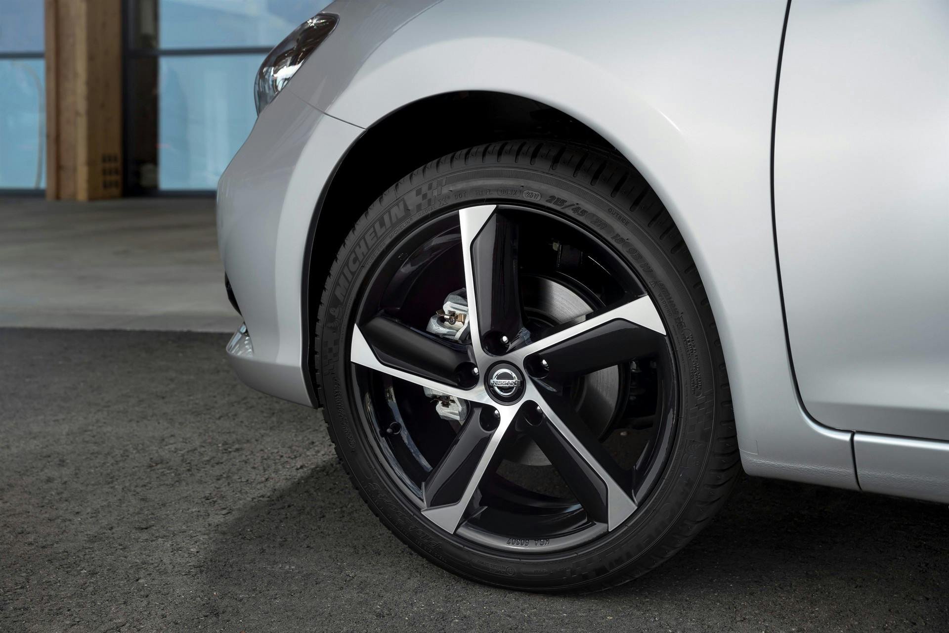 New Pulsar Black Edition (with 18-inch alloys)