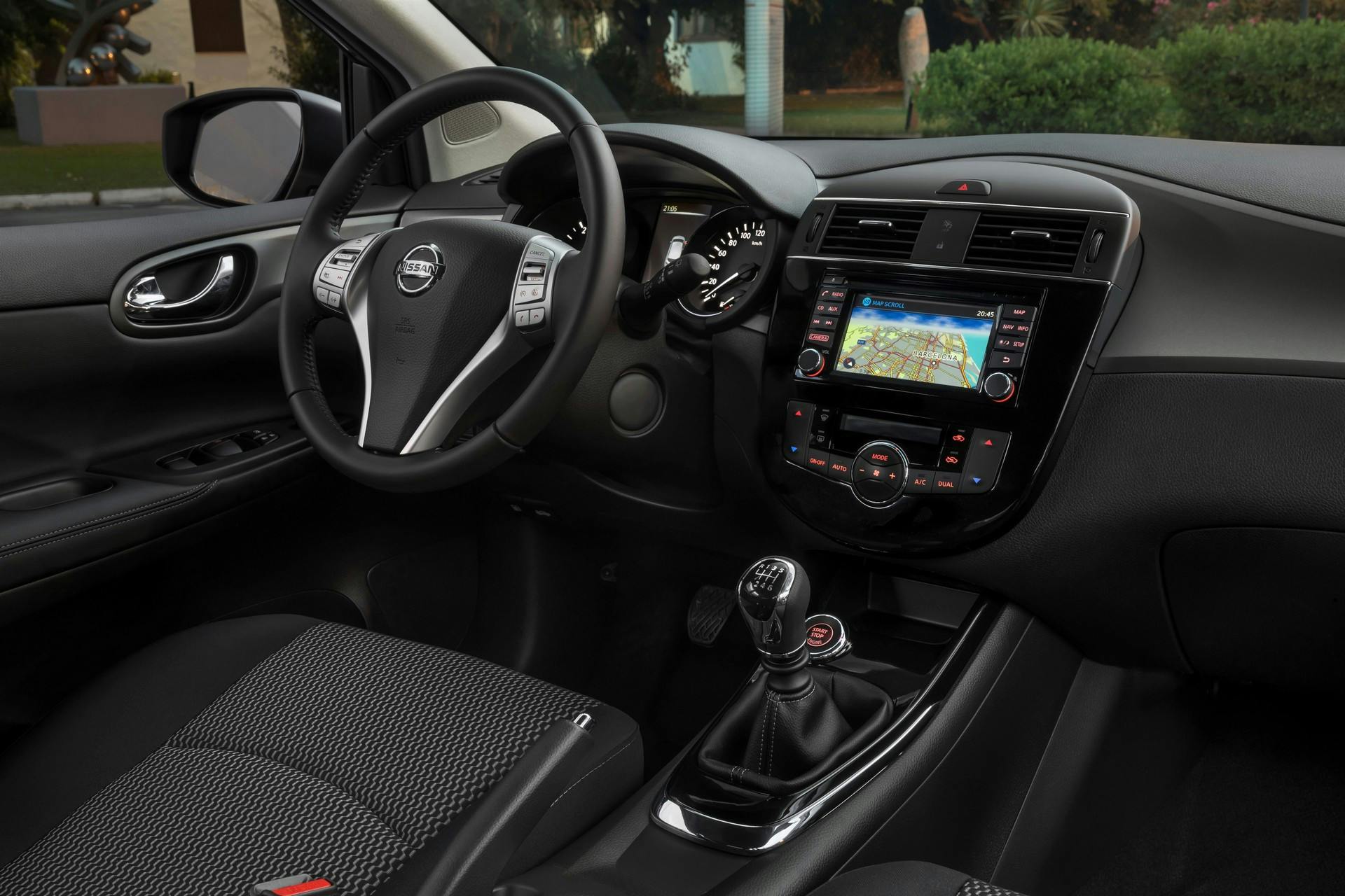 Nissan Pulsar Black Edition interni