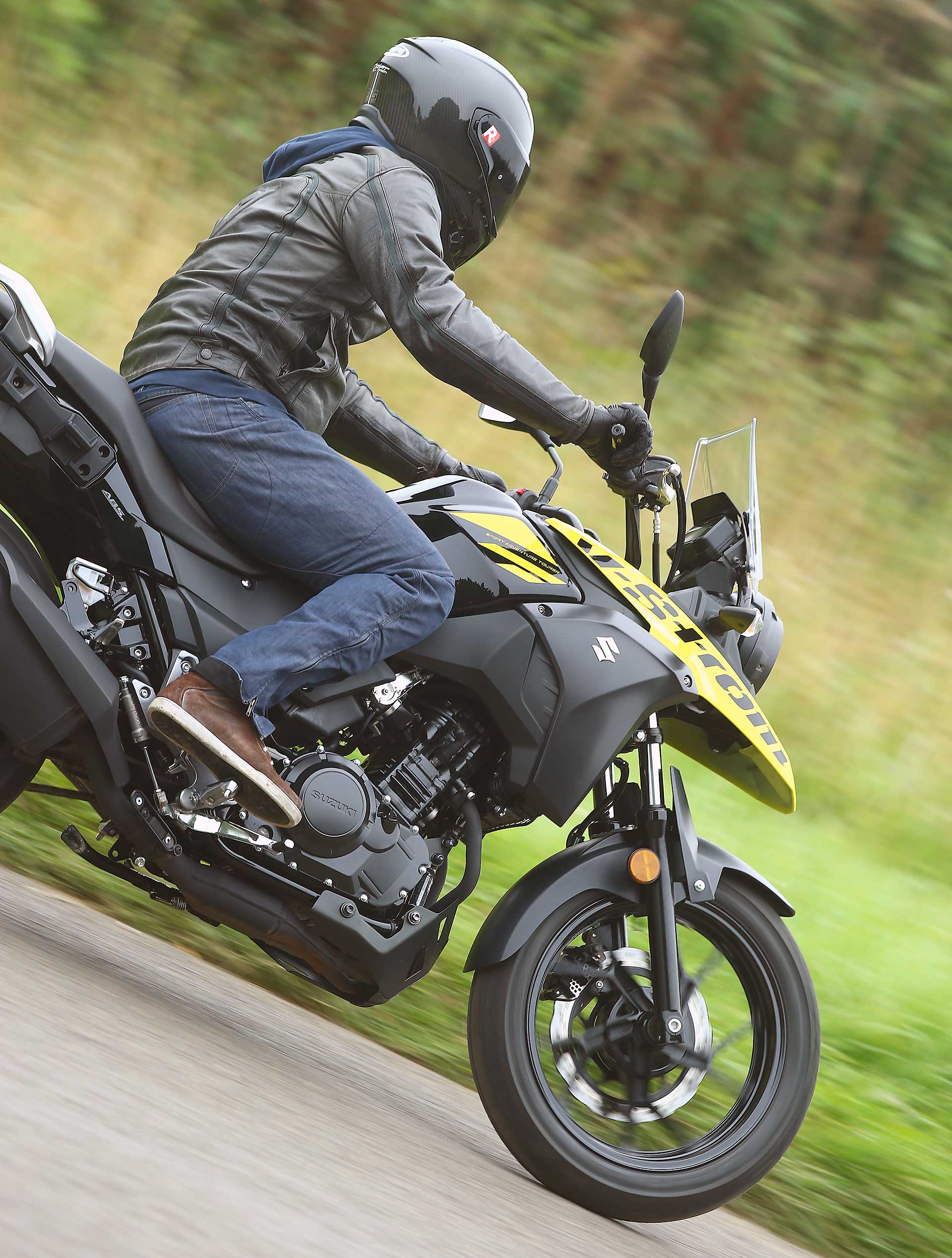 Suzuki V-Strom 250 movimento strada