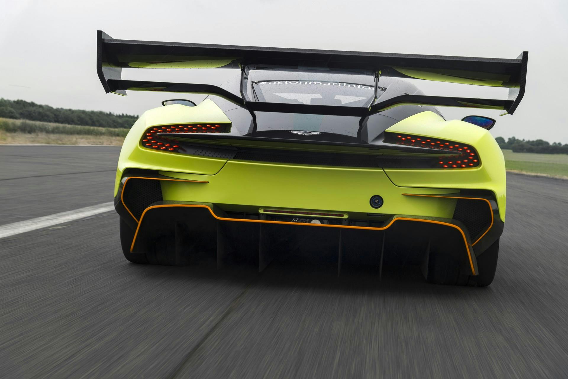 Aston Martin Vulcan AMR Pro dinamica