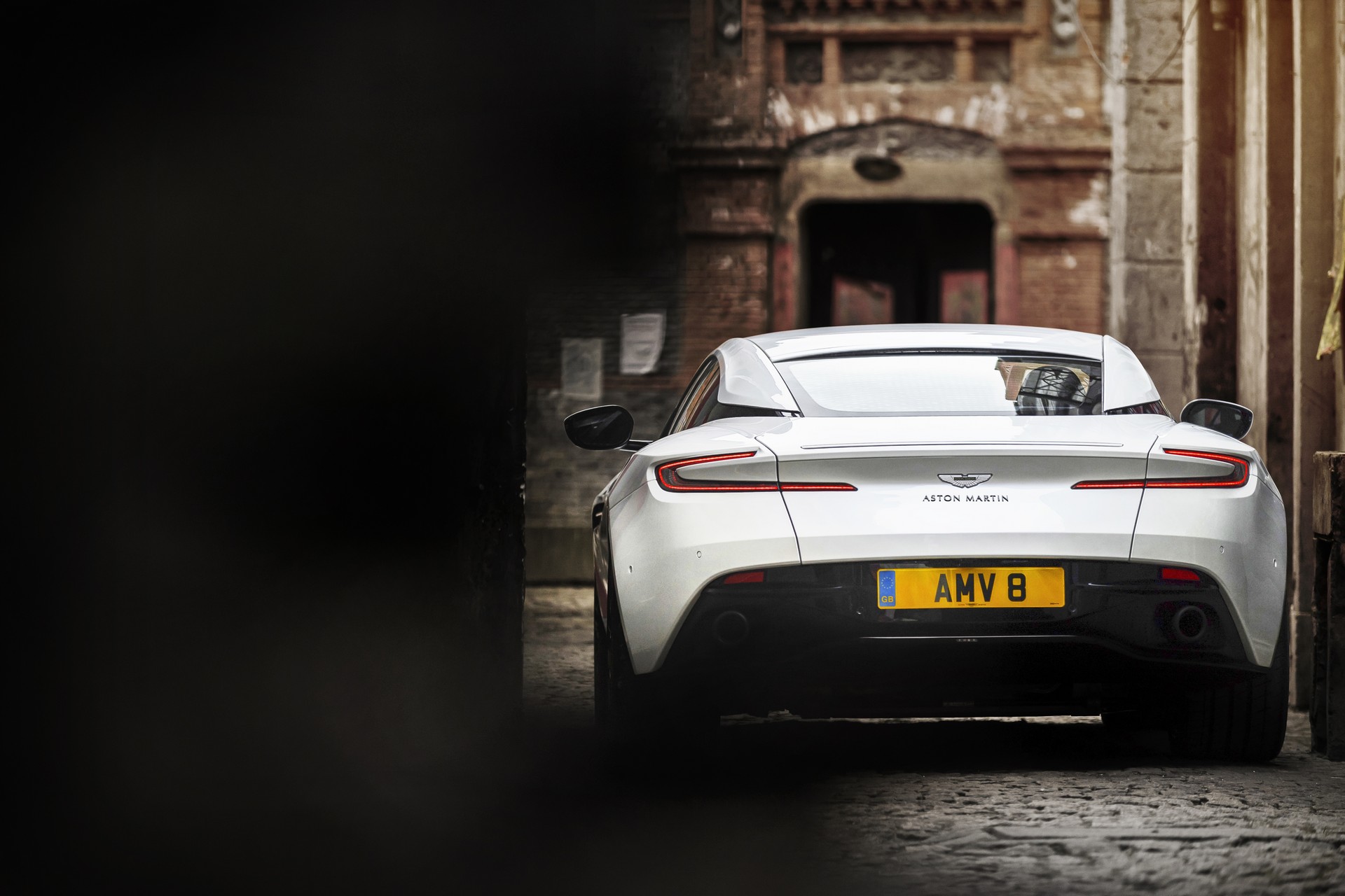 Aston Martin DB11 V8 dinamica