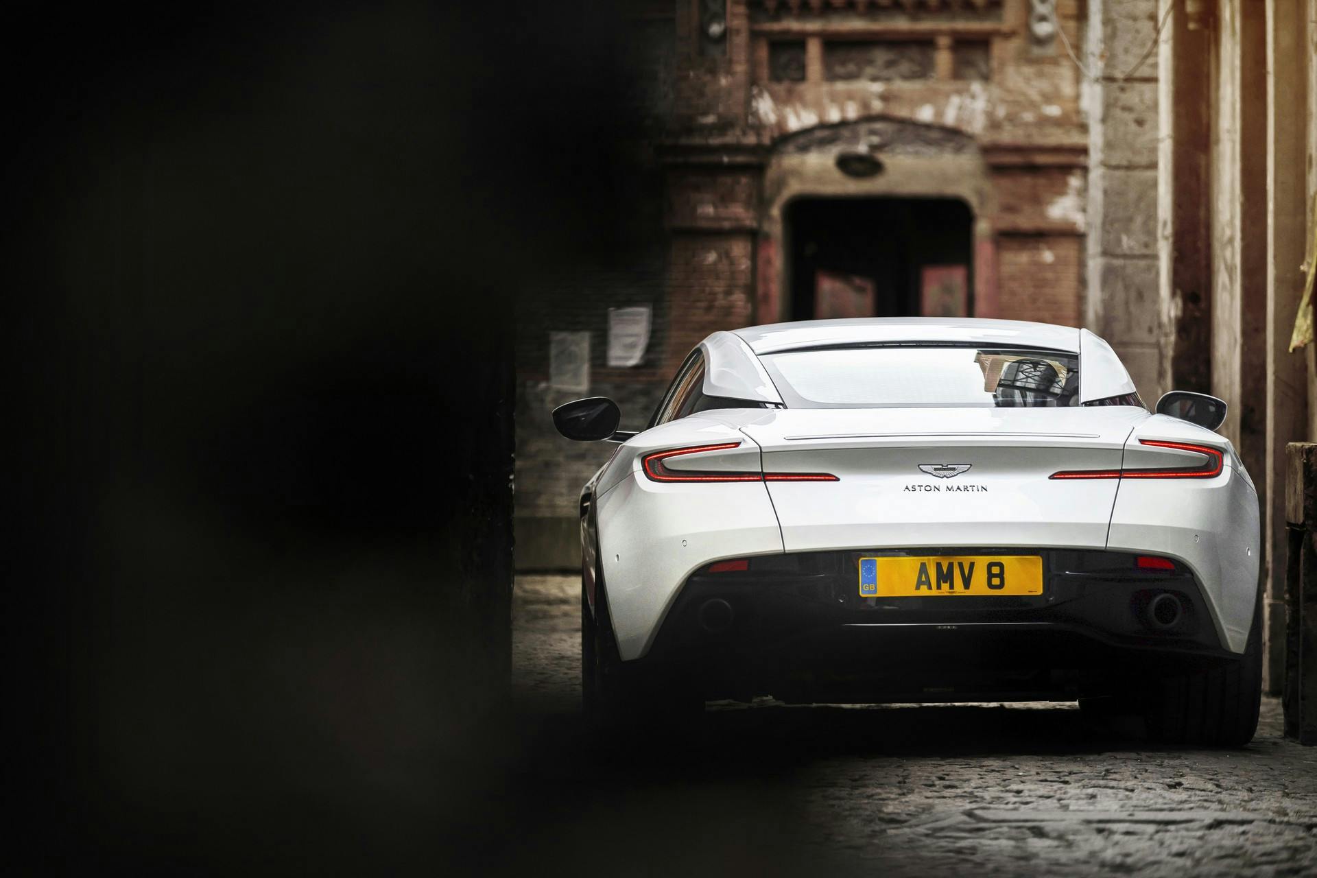 Aston Martin DB11 V8 dinamica