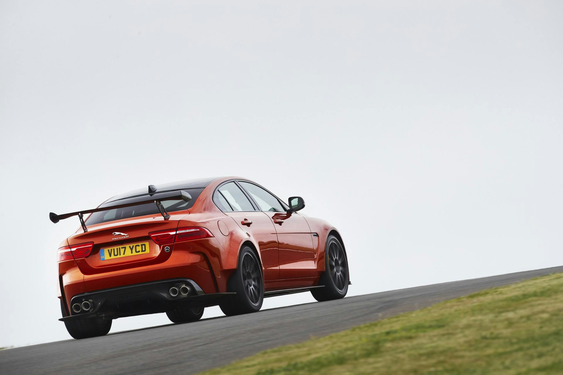 Jaguar XE SV Project 8 dinamica