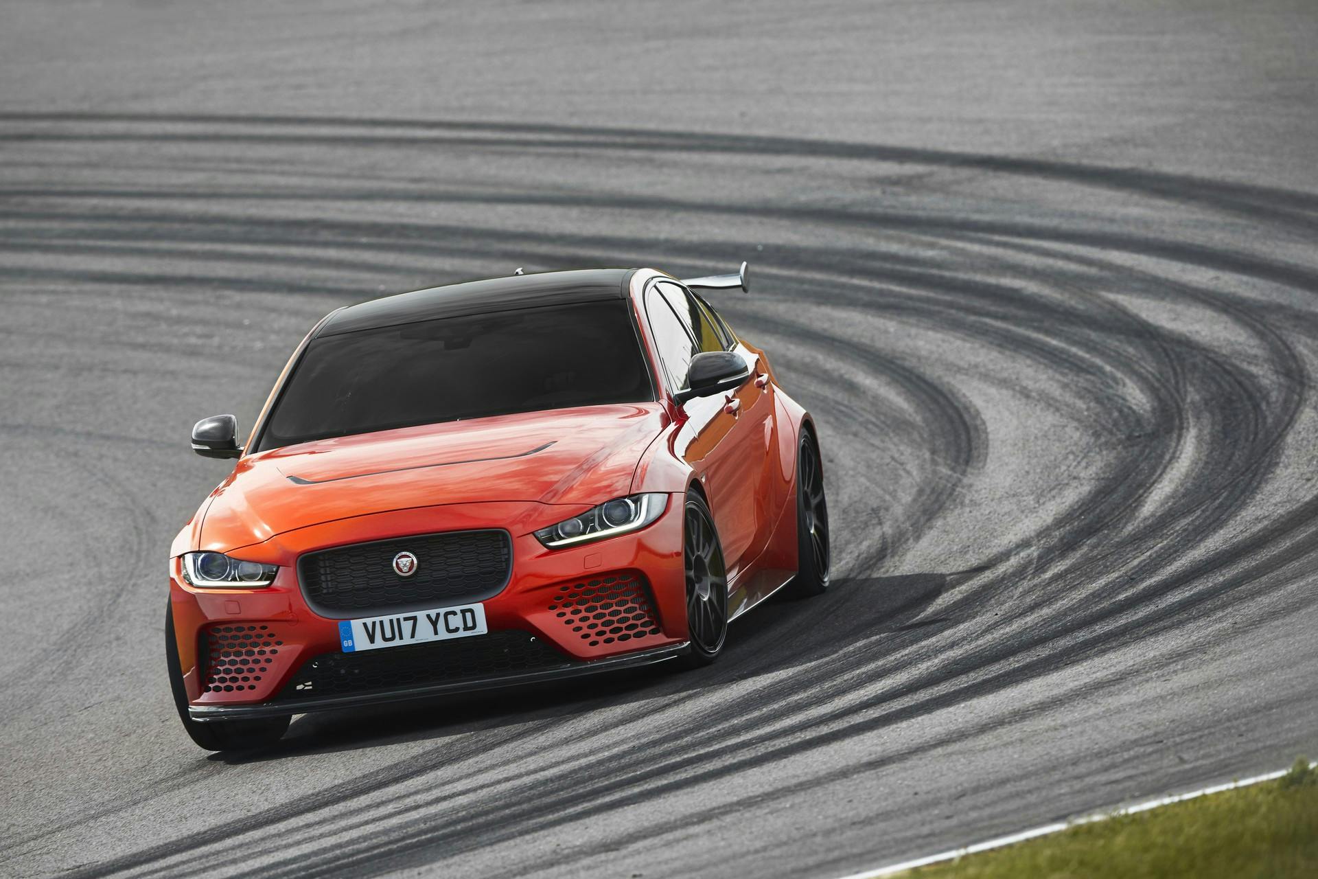 Jaguar XE SV Project 8 dinamica