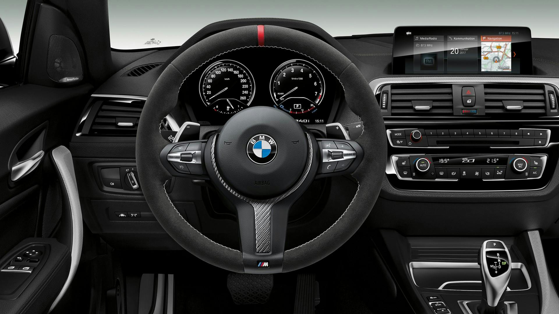 BMW 240i M Performance Edition interni