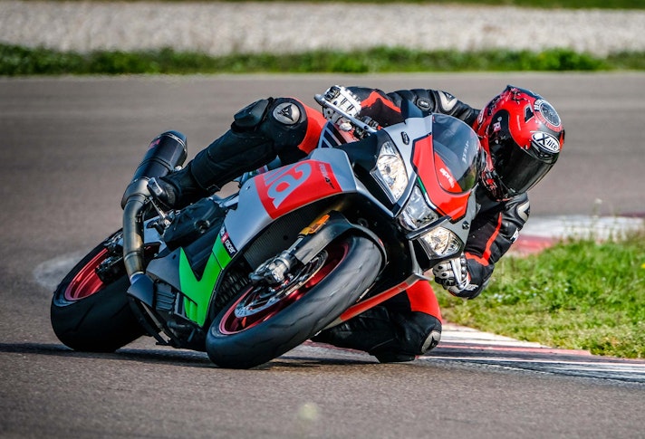 ApriliaRSV4RF2017-01