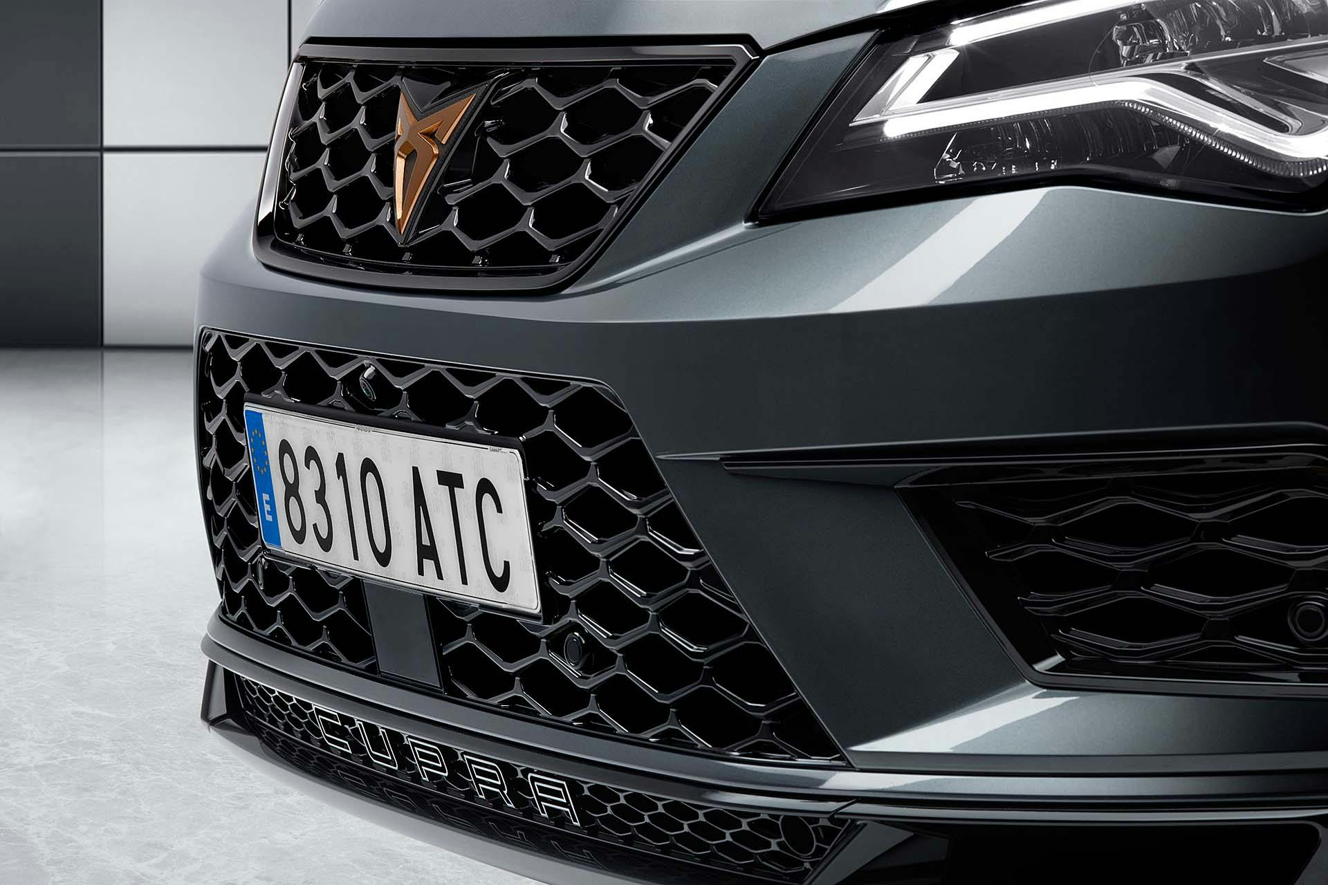 cupra ateca bianca frontale studio