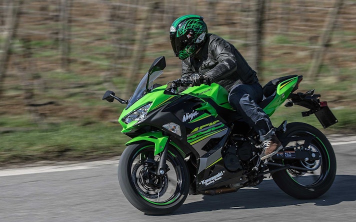 Kawasaki-Ninja-400-012