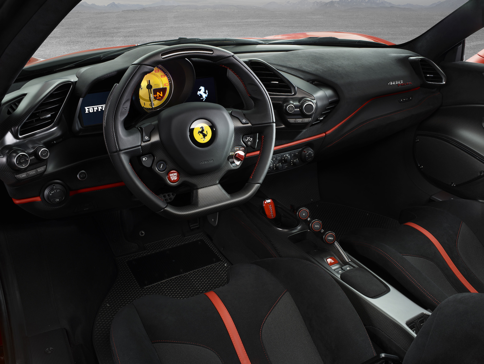ferrari 488 pista abitacolo volante interni