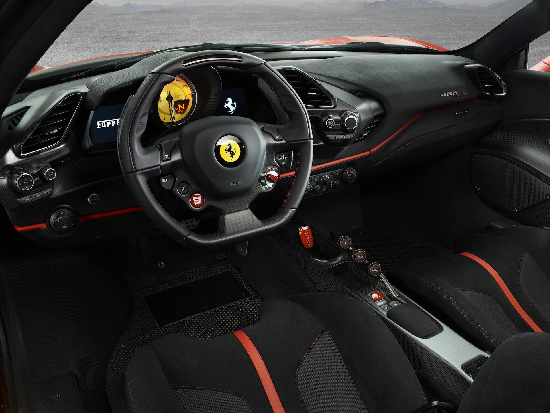 ferrari 488 pista abitacolo volante interni