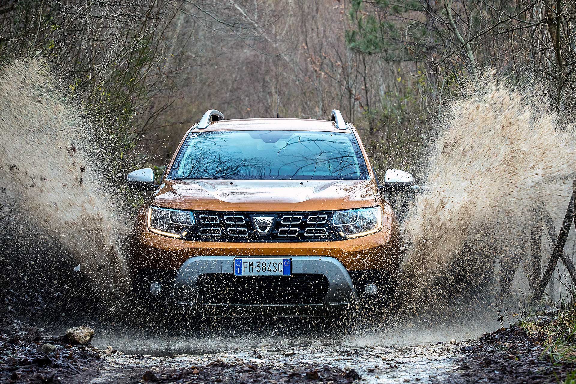 Dacia Duster 2018 gialla guado