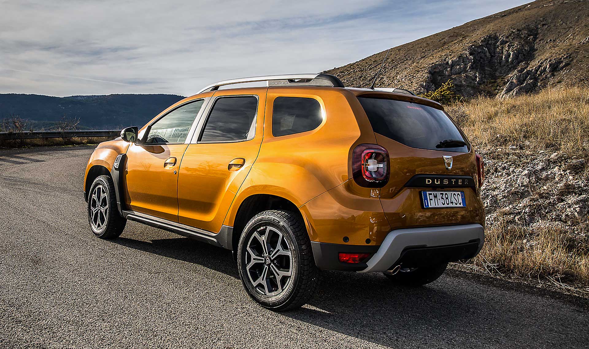 Dacia Duster 2018 movimento 3/4 posteriore