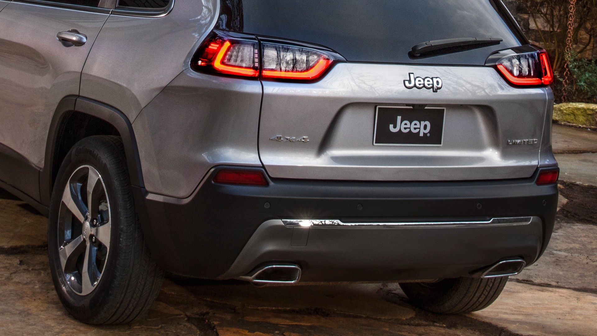 Jeep Cherokee 2018 coda grigia