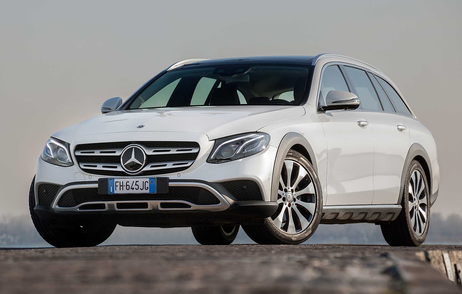 Mercedes E 220 CDi AllTerrain statica 3/4 anteriore