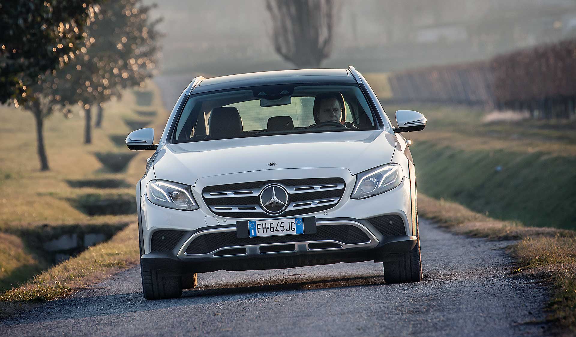 Mercedes E 220 CDi AllTerrain movimento frontale fuoristrada