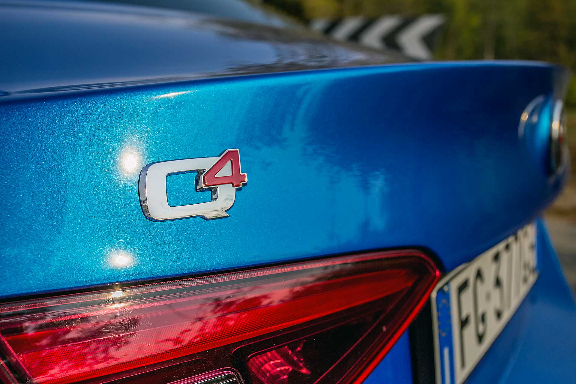 prova Alfa Romeo Giulia Veloce logo posteriore