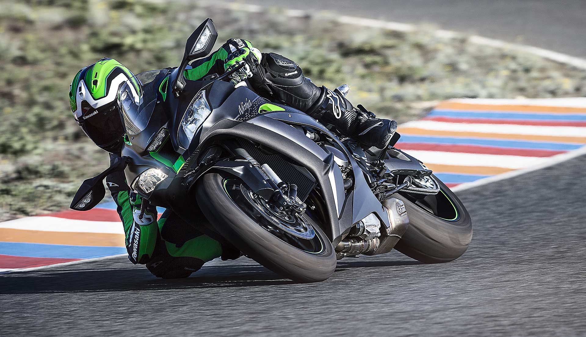 Kawasaki Ninja ZX-10 R SE piega circuito curva Novità Kawasaki 2018