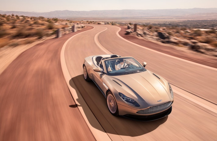 AstonMartinDB11Volante-007