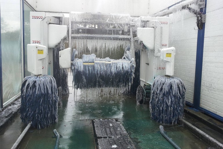 lavaggio auto ghiacciato