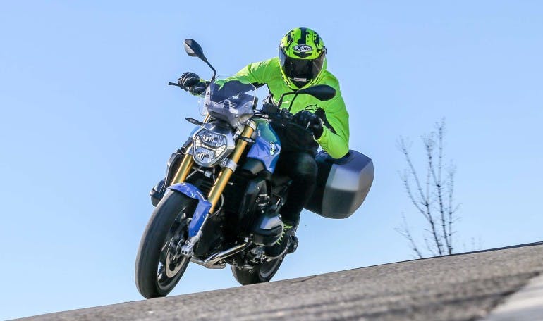 Duel-BMW-R1200R-Ducati-Monster-1200S-019