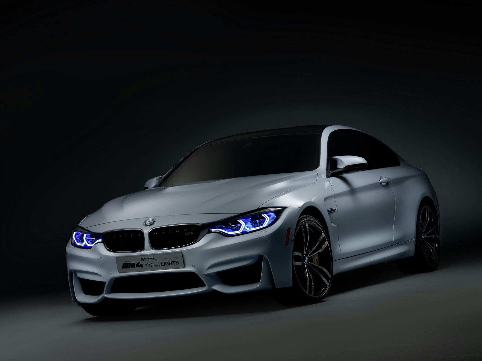 BMWM4IconicLight-apertura