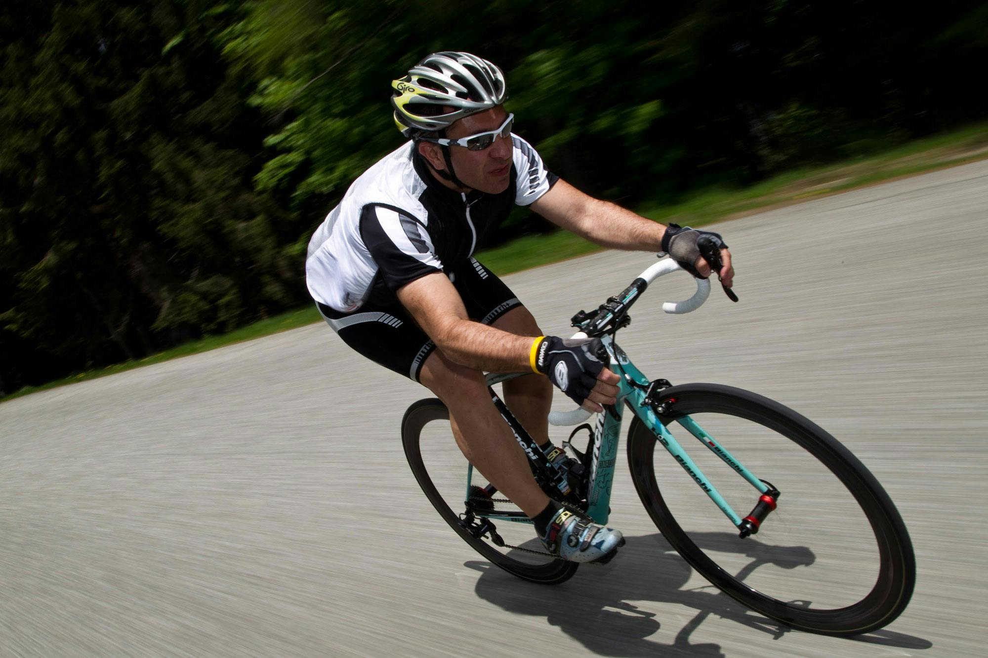 Quasi 10.000 euro per una bici? Guardatela nei dettagli e capirete come la Bianchi possa essere considerata una vera e propria opera d'arte con ruote e pedali. Impossibile non restarne rapiti