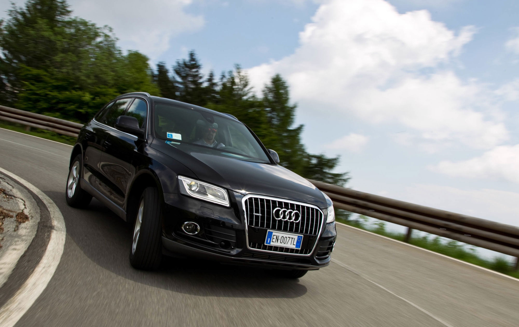 La Q5 e' solo una delle moltissime Audi offerte con il cambio S-Tronic a doppia frizione. Velocissimo in ogni situazione e' un vero plus nell'allestimento