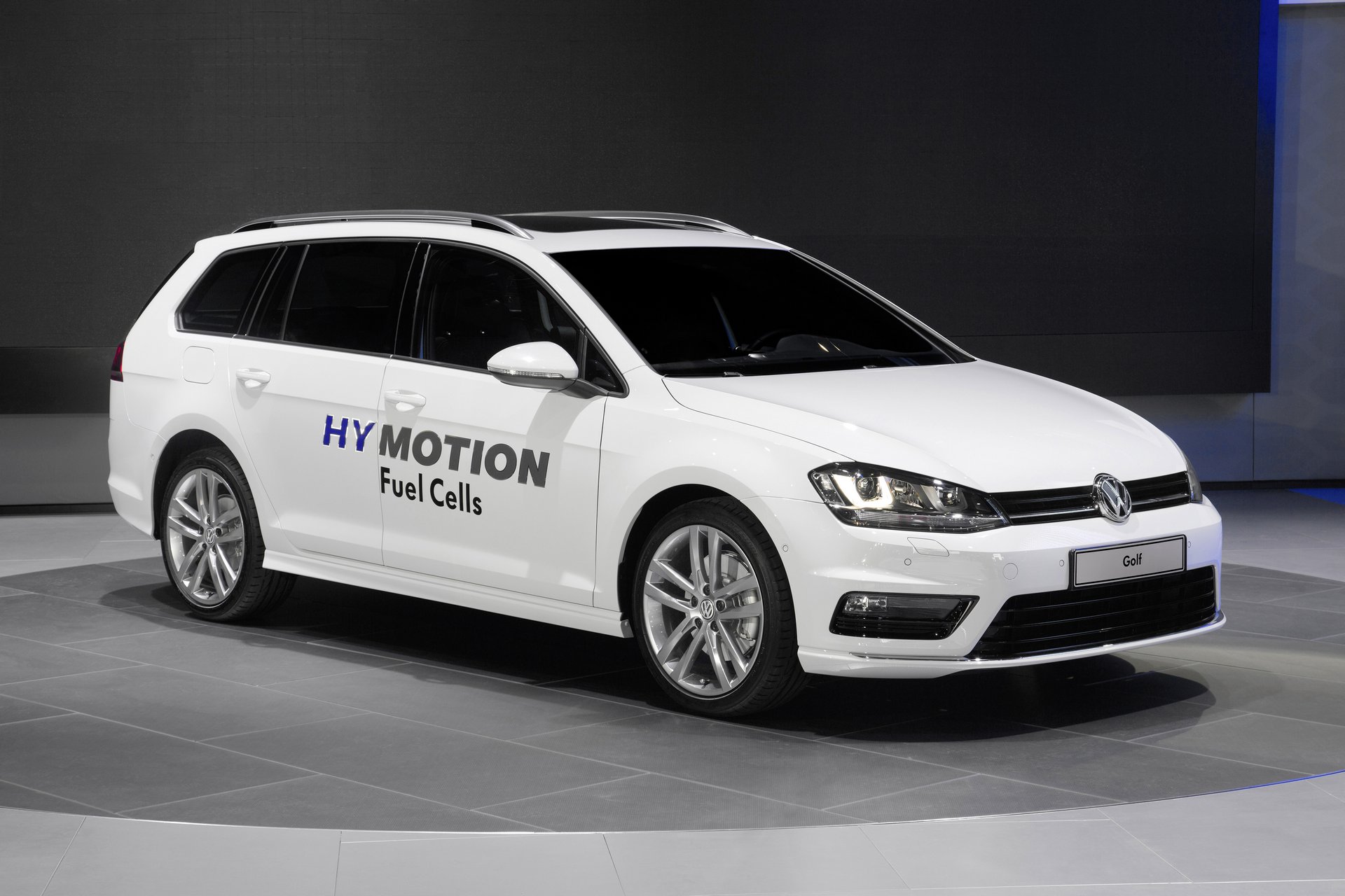 VolkswagenGolfSportWagenHyMotion-002