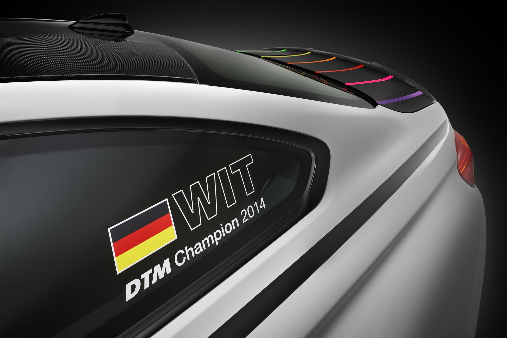 BMWM4DTMChampionEdition-001