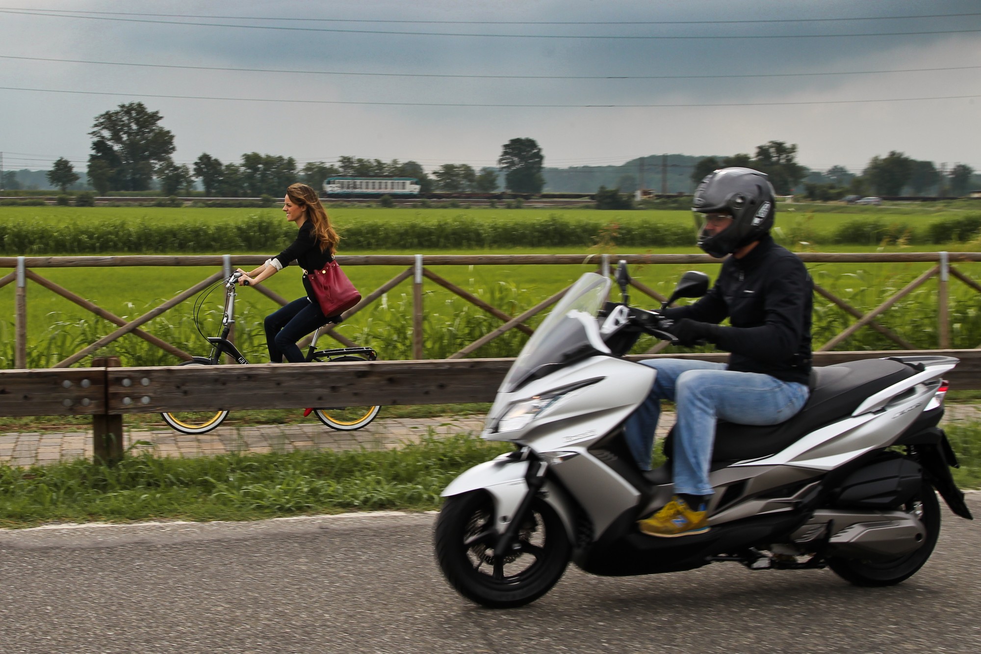 Lo scooter e' certamente il mezzo che ci fa risparmiare piu' tempo, ma una pedalata mattutina potrebbe essere un bel modo per impiegare il proprio tempo.