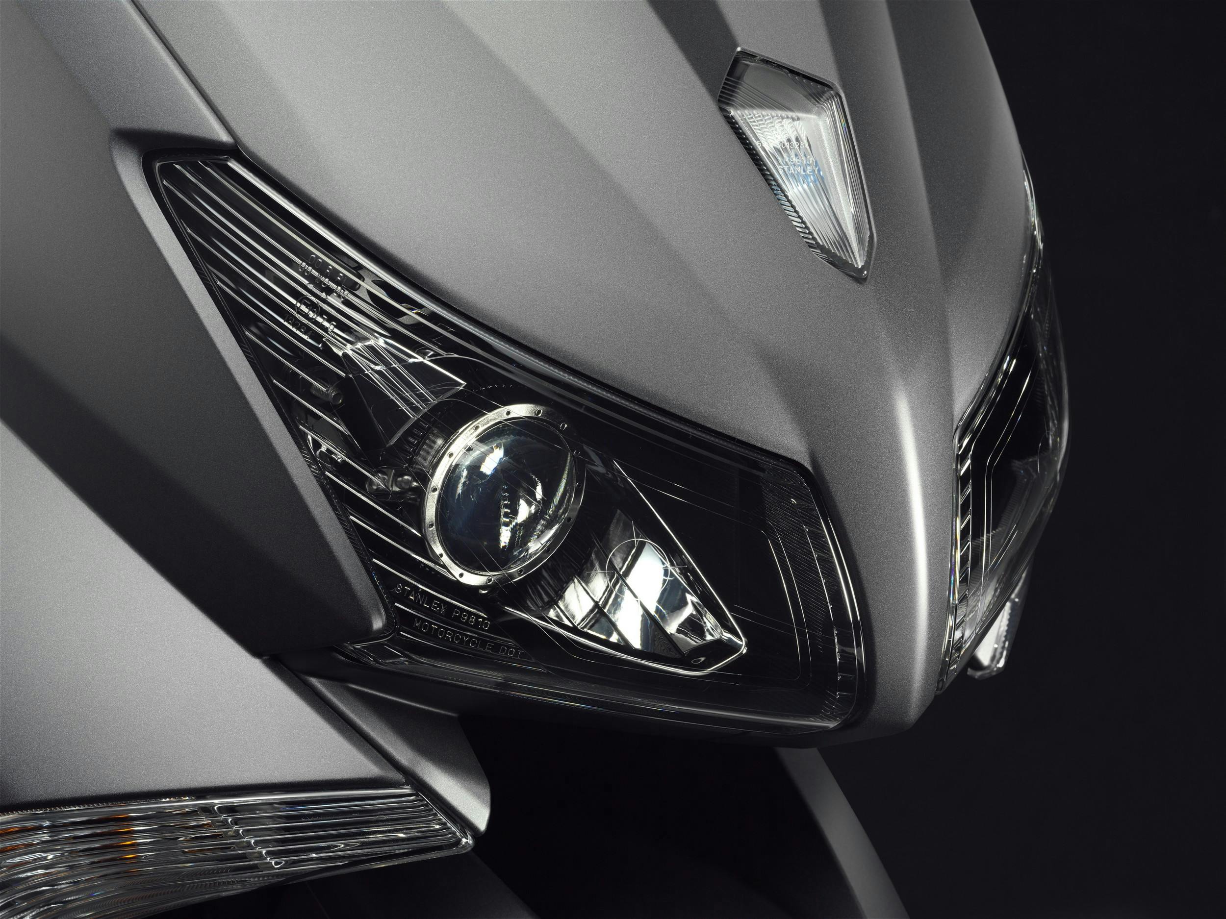 Yamaha TMax 530 2012 faro anteriore