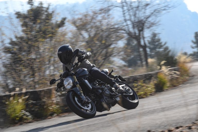 ducati-monster-1200-dinamiche-28