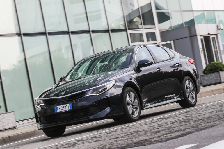 kiaoptimapluginhybrid-005