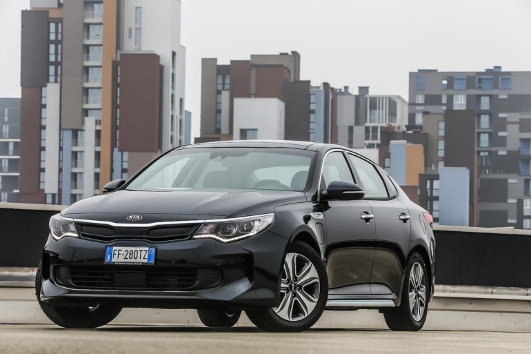 kia-optima-phev-2017_17
