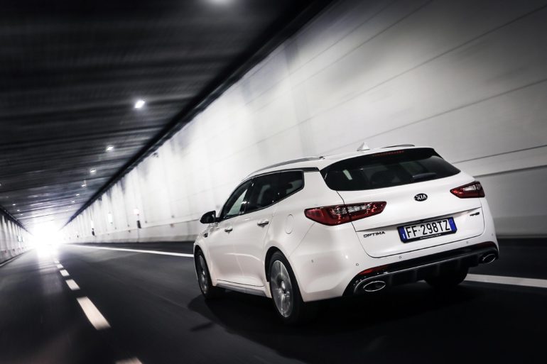 kia-optima-sw-gt-line-2017_11