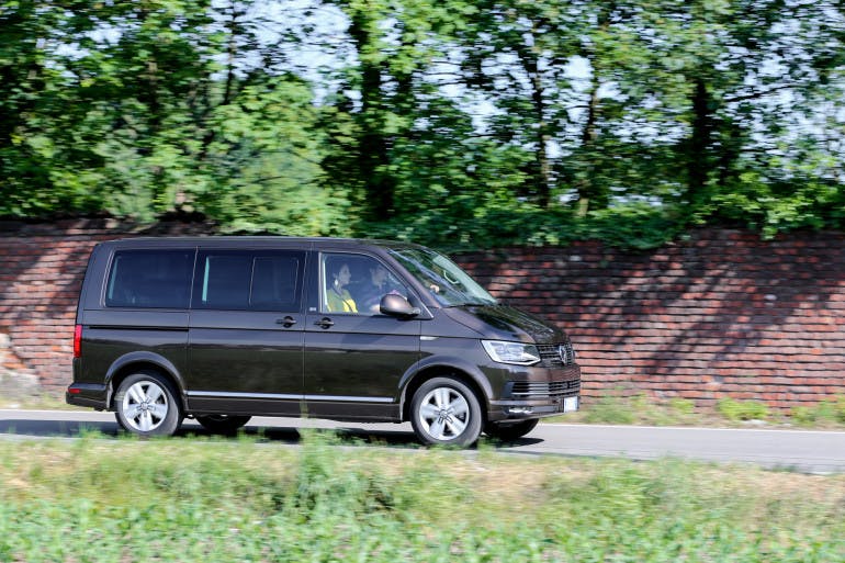 Volkswagen Multivan-12