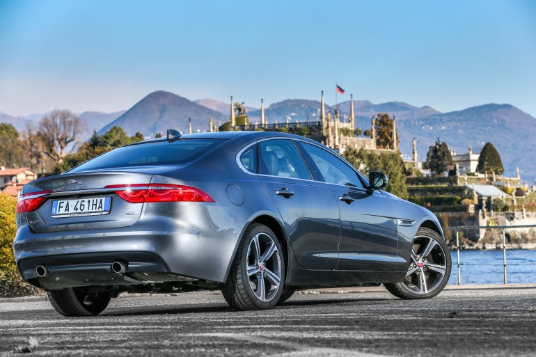JaguarXF_2016_10