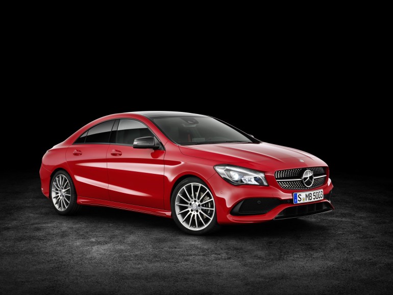 Mercedes-Benz CLA 200d 4MATIC Coupé (C117) 2016. Jupiterrot, Interieur Leder schwarz. Kraftstoffverbrauch (l/100 km) innerorts/außerorts/kombiniert: 5,5/4,0/4,6 CO2-Emissionen kombiniert: 119 g/km Mercedes-Benz CLA 200d 4MATIC Coupé (C117) 2016. Jupiter red, Interior: black leather. Fuel consumption (l/100 km) urban/ex urban/combined: 5.5/4.0/4.6 combined CO2 emissions: 119 g/km