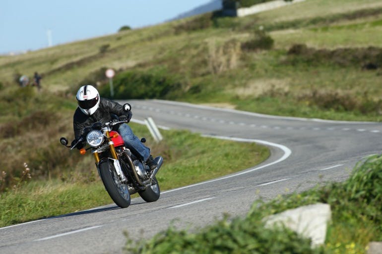 TriumphThruxtonR-2016_10